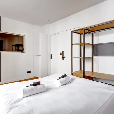 Appartement Sur Les Champs Elysees