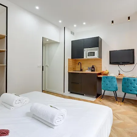 Sur Les Champs Elysees Appartement