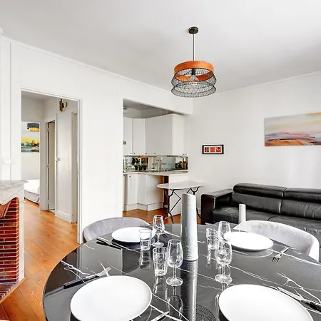 Sur Les Champs Elysees Apartment