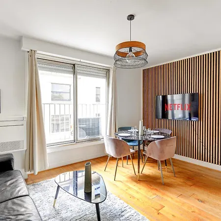 Sur Les Champs Elysees Appartement Paris