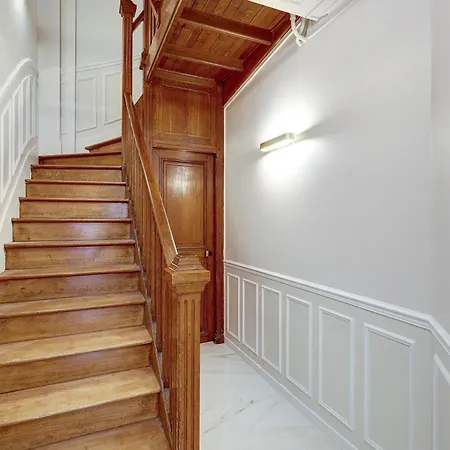 Appartement Sur Les Champs Elysees